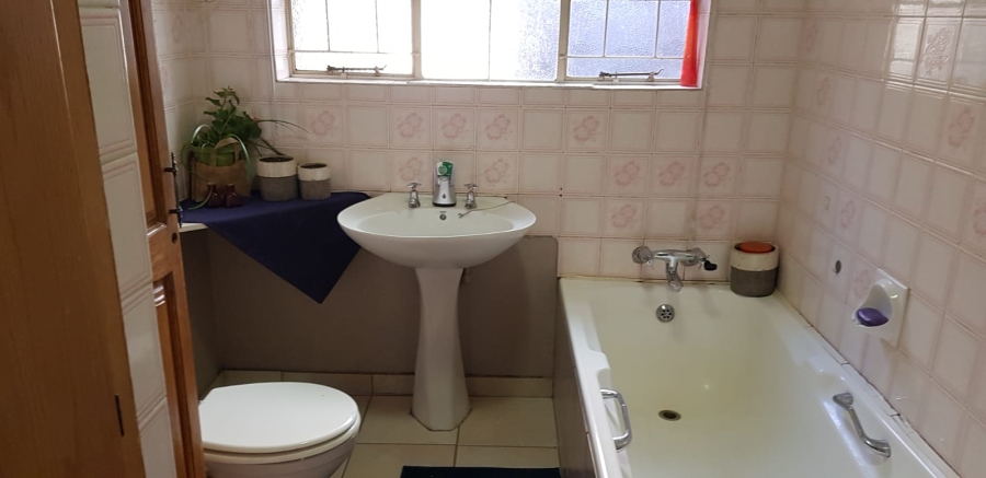 5 Bedroom Property for Sale in Rustenburg Central North West